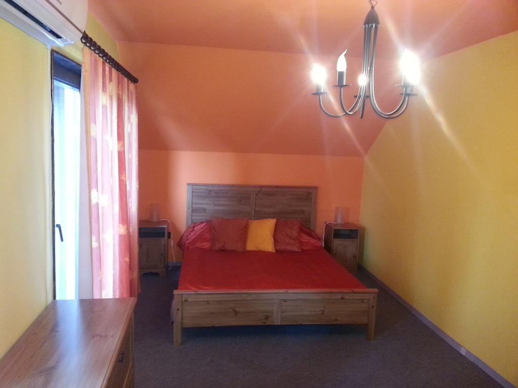 Nador Apartman Lejlighed Balatonlelle Værelse billede